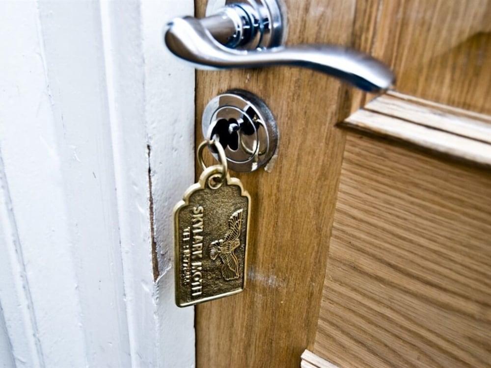 הונסלו Skylark Guest House מראה חיצוני תמונה